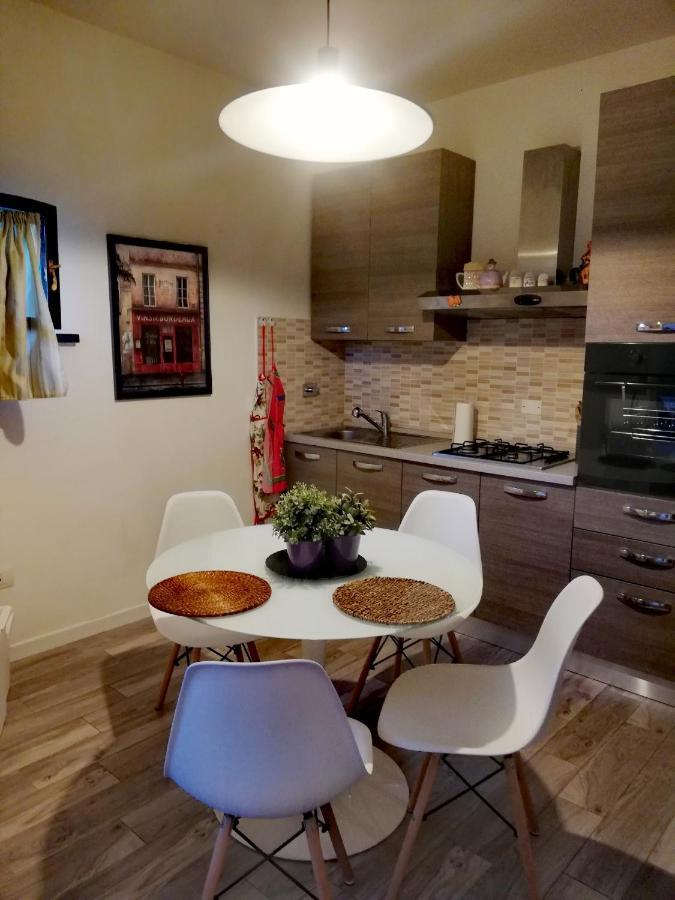 Casolare Isabella "Il Rifugio Dei Vinili" And Alice'S Room Ponsacco Dış mekan fotoğraf