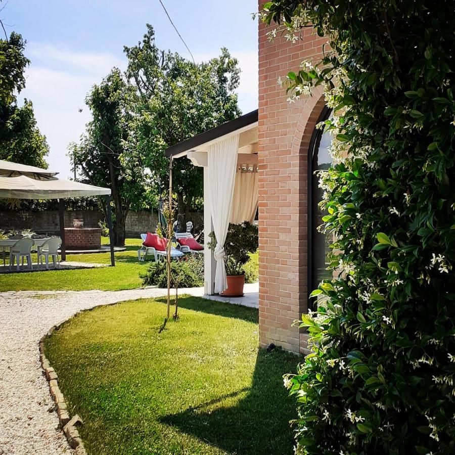 Casolare Isabella "Il Rifugio Dei Vinili" And Alice'S Room Ponsacco Dış mekan fotoğraf