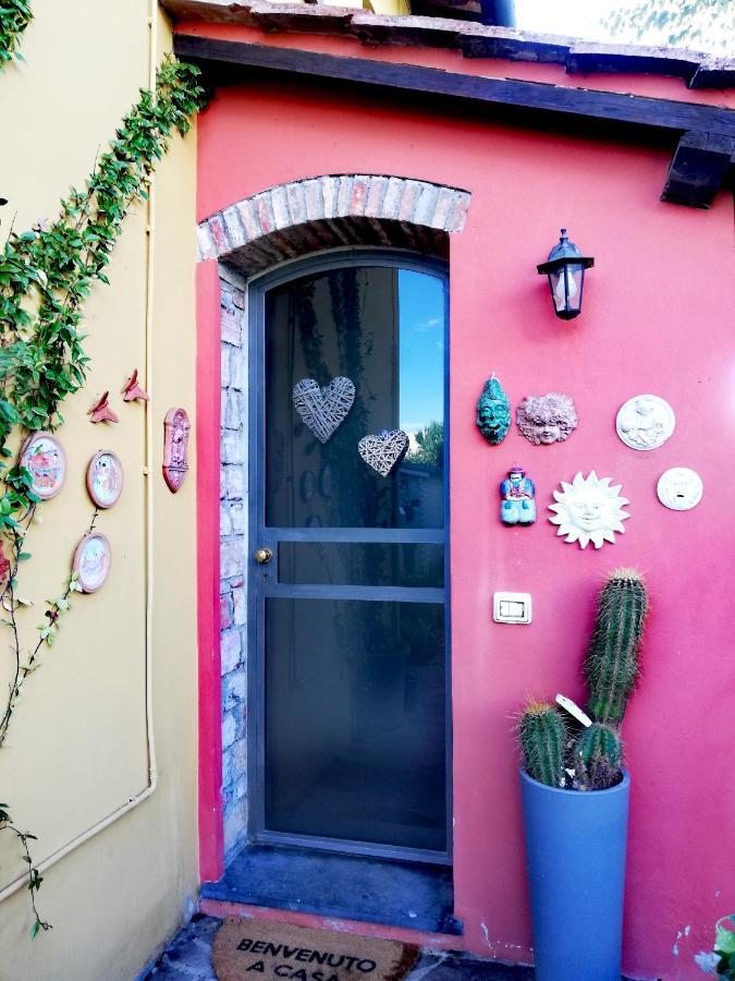 Casolare Isabella "Il Rifugio Dei Vinili" And Alice'S Room Ponsacco Dış mekan fotoğraf